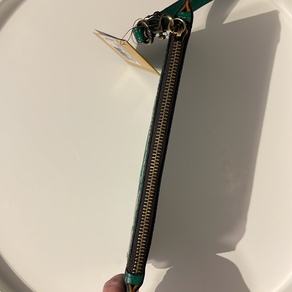 NWT Patricia Nash St Croce Soft Green Tooled Floral wristlet clutch -Leather - Picture 4 of 7